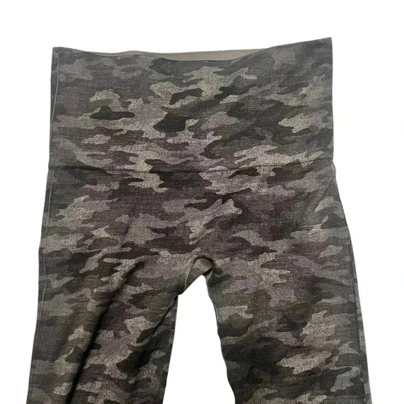 Spanx Women's Seamless High Rise Slimming Shaping Leggings Camo medium - Picture 2 of 4